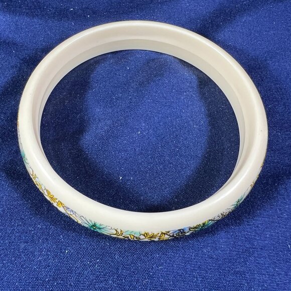 Vintage Faux Bone Plastic Bangle Bracelet With Blue & Yellow Flowers - Picture 4 of 4